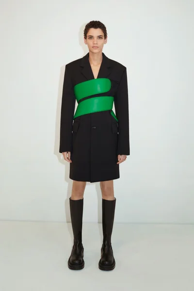 Look 16